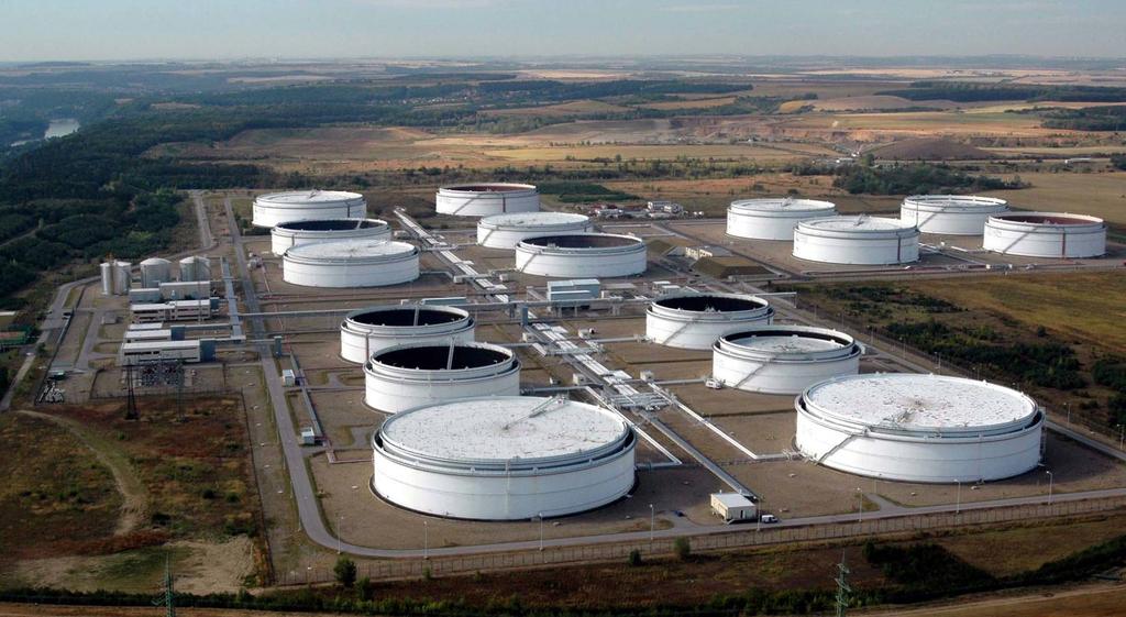 Centrální tankoviště ropy v Nelahozevsi 2009 4 x nádrn drže e 50 000 m³ m průměr 60,3 m výška 18,8 m 6
