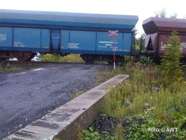 SUMMARY Grade: Date and time: Occurrence type: accident 31 st August 2010, 16:04 (14:04 GMT) level crossing accident Description: collision of siding train No.