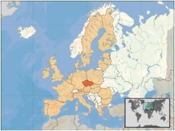 podatki o drţavi članici EU 1 URADNO IME: DRŢAVNA UREDITEV: Republika Češka parlamentarna republika TERITORIALNE ENOTE: regije (kraji) - 14 občine - 6.254 ČLANICA EU OD: 2004 POVRŠINA: 78.866 km 2 ŠT.