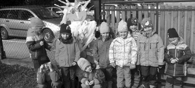 předškoličky (příprava na vstup do školy), aby si dovedli představit, co je čeká. Součástí výuky je i plavecký výcvik. Tradiční jsou také besídky ke Dni matek.