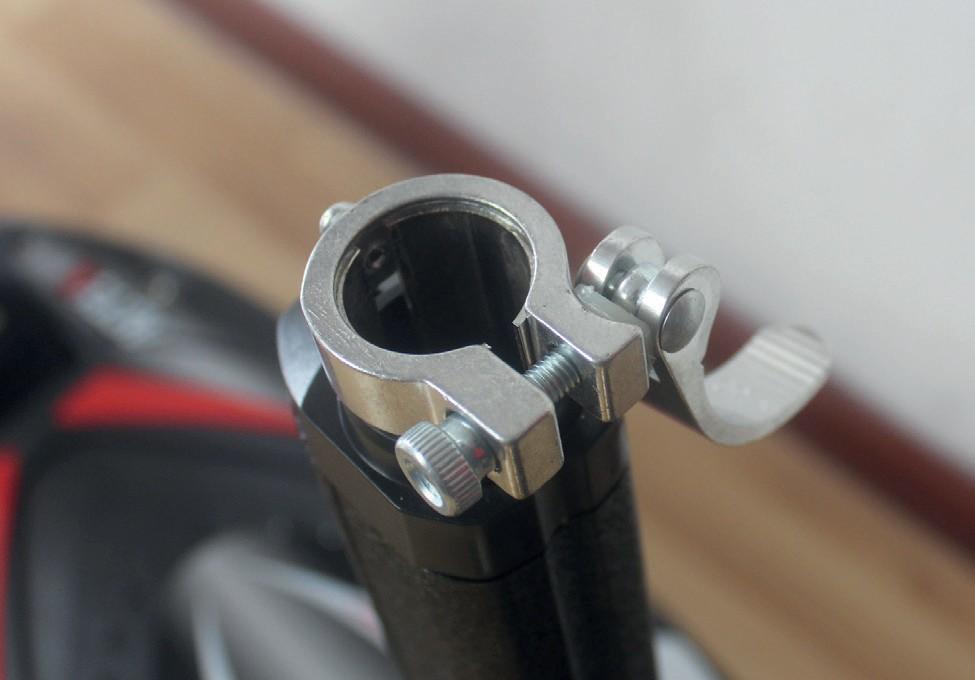 klíče (6 mm).