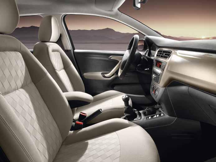 08 KOMFORT HaRMÓNIa INTERIÉRU Plne vybavený Citroën C-ELYSÉE