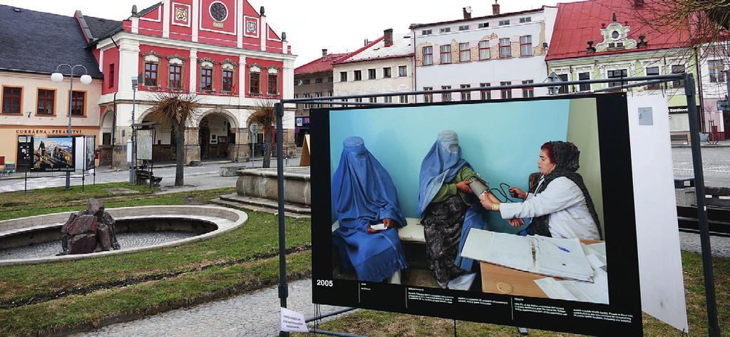 Škola pro rebely Když se řekne škola pro rebely, nejednomu z nás se zablýskne v očích. Zní to přitažlivě. V sousedním Německu takovou mají. Jednu jedinou.