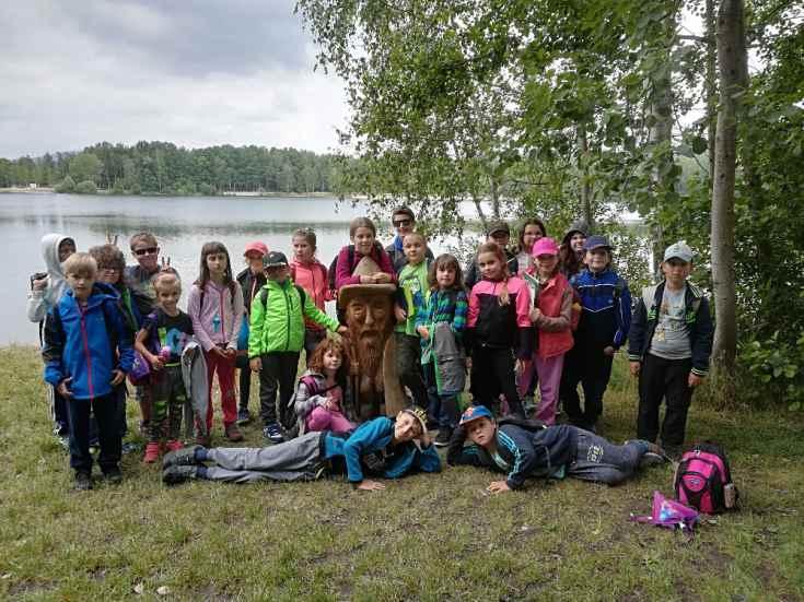 16 Krajem Trojzemí Den dětíve Vítkově Během posledních dní školního roku jsme se vydali vlakem do Hrádku nad Nisou, kde na nás čekal Quest krajem Trojzemí.