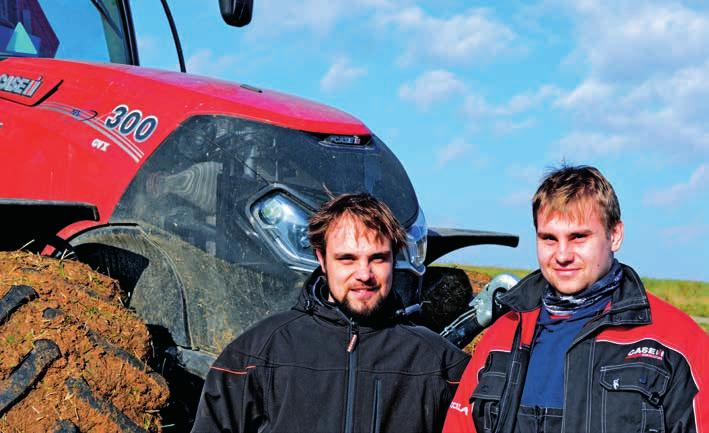 REPORTÁŽE Z TERÉNU VSADIL NA OPTIMÁLNÍ ŘEŠENÍ Značka CASE IH představila na podzim roku 2015 novou modelovou řadu traktorů OPTUM CVX.