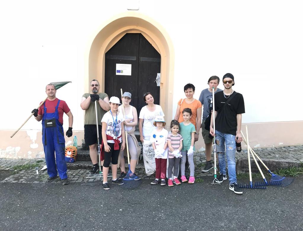 VYSTOUPENÍ DĚTÍ Z MŠ - PODĚKOVÁNÍ Plni očekávání jsme v pátek 18. 5. 2018 navštívili vystoupení dětí z MŠ u příležitosti Dne matek v kulturním domě.