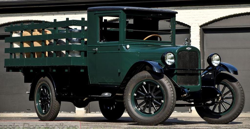 Historie autobusové dopravy v Lažánkách Ve 30.letech minulého století jako první provozovatelé nákladní autodopravy u nás v obci byl pan Vojtěch Sova starší ( z č.p. 157) a pan Ondřej Sova ( z č.