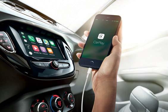 INTEGROVANÝ NAVIGAČNÍ SYSTÉM S ANDROID AUTO 3 A APPLE CARPLAY 3 Připojte svůj chytrý telefon k vašemu vozu a dorazte na místo určení bezpečně a pohodlně.