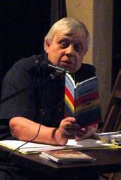 překladatel, editor a publicista Milan Hrabal a brněnský sorabista a ukrajinista Petr Kalina za doprovodu brněnského bluesmana Miloše Kocmana.