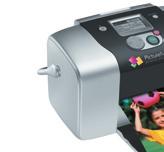 Fototiskárna jako základ domácího zpracování digitálních fotografií Velká část počítačových uživatelů fotografie z digitálu stáhne na disk, případně vypálí na cédéčko.