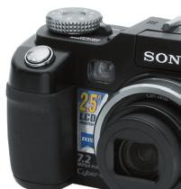 recenze hardwaru vytvořeno ve spolupráci s fotografickým magazínem Příslušnost k profesionálním kompaktům dává tento fotoaparát najevo už svou robustností, černou barvou a také masivním voličem
