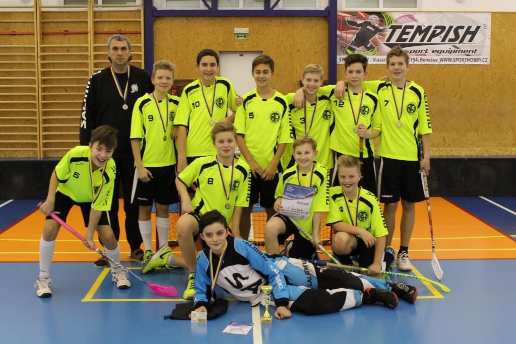 Florbalisté a florbalistky vybojovali postup 8. 12. 2015 se naši mladší chlapci zúčastnili krajského finále ve florbalu.