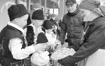 Přípravu na letošní hody krojovaní nepodcenili a během pátečního zapalování se pořádně zahřívali.