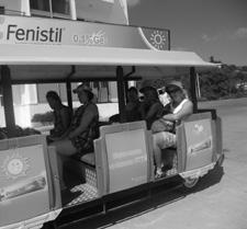 Než jsme se nadáli, utekl týden jako voda. Ještě honem před odjezdem vykoupat v moři, odsolit pod sprchou, dobalit a opět autobusem na letiště.