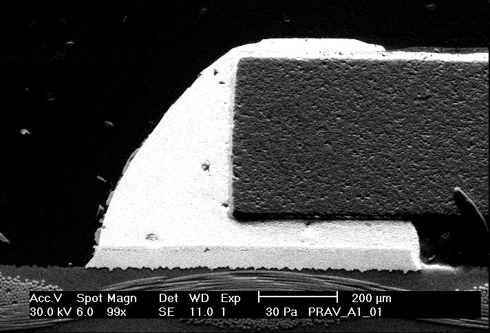 1.3 PŘECHOD NA BEZOLOVNATÉ TECHNOLOGIE MONTÁŽE 13 taveniny (nazývaných bublina, lunker, voids) 4, způsobených zvýšenou rychlostí tuhnutí taveniny a následně v tavenině uzavřenými rezidui plynných