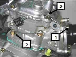 Motory musí být zapečetěny specifickými pečetěmi motoru ROTAX (pečeť z černého eloxovaného hliníku s logem "ROTAX " a 6místným sériovým číslem a čárovým