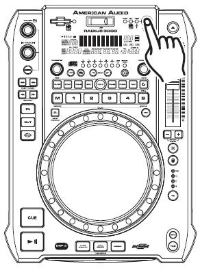 ZÁKLADNÍ OBSLUHA 1. ZASUNOVÁNÍ/VYSUNOVÁNÍ SD/USB/CD Radius 3000 dokáže přečíst karty SDHC (vysokokapacitní) až do velikosti 32GB. Na kartě musí být pouze soubory formátu MP3.