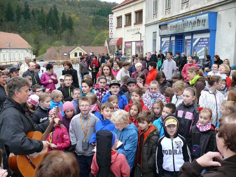 října dopoledne se
