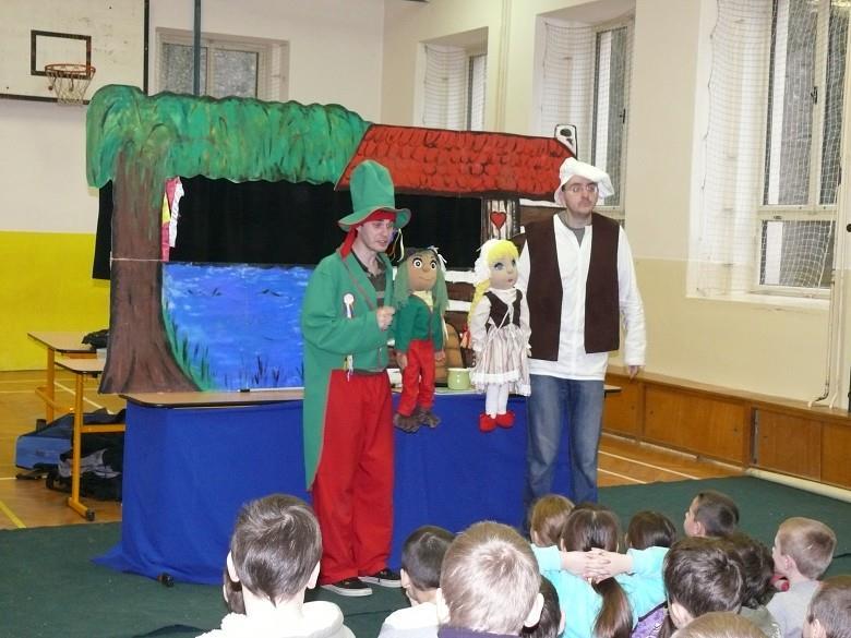 školy, aby našim žákům zahráli dvě představení.