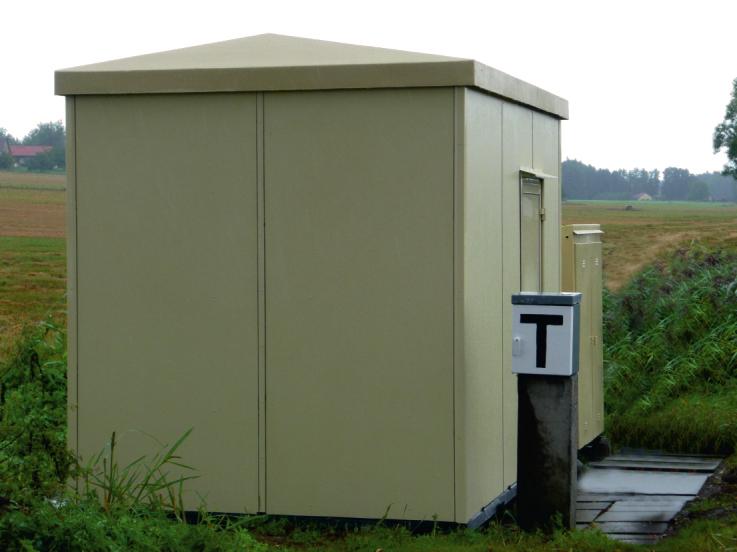 20 A 1 kva (krátkodobě 1,5 kva) max. 3 x 400 V max. 52 Hz obdélníkový s prodlevou 60 v nule SERVIS ELEKTRONICKÝCH VÝROBKŮ FIRMY Signal Mont s.