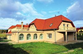 elková výměra pozemků činí 61 m, z toho 90 m zastavěná plocha a nádvoří.