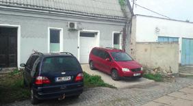 Výrobní plocha 8 m, zázemí s kancelářemi a soc. zařízením 164 m.