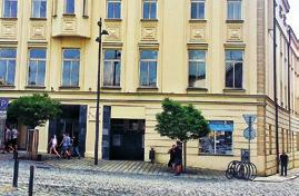 Olomouci. elková výměra 54 m.