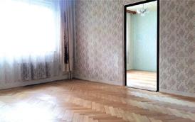 NP a patří k němu prostorný, zděný sklep v suterénu. Dům je po celkové renovaci.
