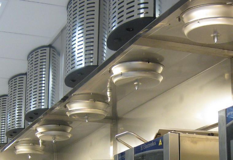 V závislosti na potrebách jednotlivých kuchýň, môže mať TurboSwing odsávač zabudovaný privádzaný vzduch, alebo nie.