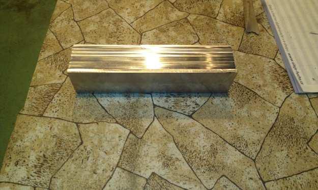 Materiál po odlití měl průměr 164 mm. Délka frézovaného válce byla 85 mm. Obr.