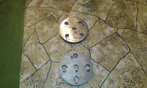 Z těchto vzorků bylo dále odebráno celkem 1 vzorků o průměru 1 mm. Na nich byl proveden metalografický výbrus a zkouška makrotvrdosti.