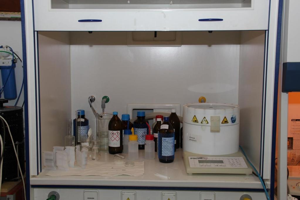Vybavení laboratoře Tato příloha obsahuje fotografie vybavení