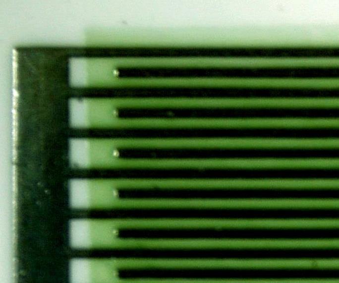 rozestupem kapek 30 µm, příklad pro tisk na matici s konektorem pro ZIF je uveden na