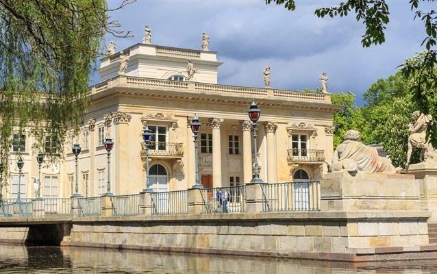 V době svého vzniku to byla nejvyšší věž na světě. Autory návrhu jsou Gustave Eiffel, Maurice Koechlin, Émile Nouguier.