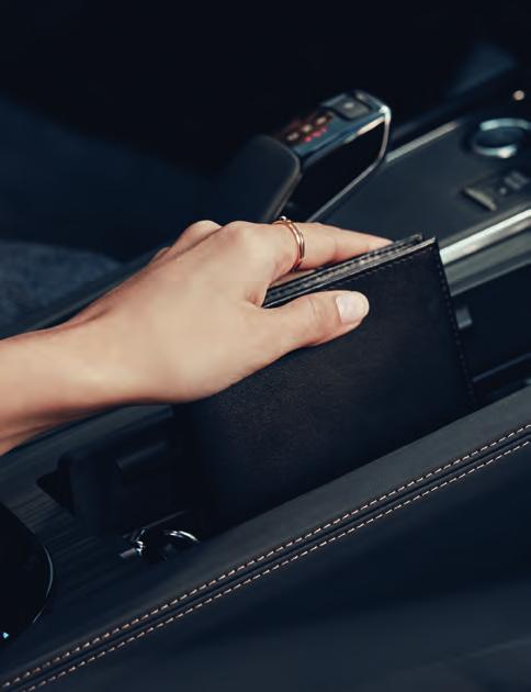 Objevte všechny důmyslné odkládací prostory, které nabízí nový PEUGEOT 508, ať máte veškeré drobnosti na dosah ruky.