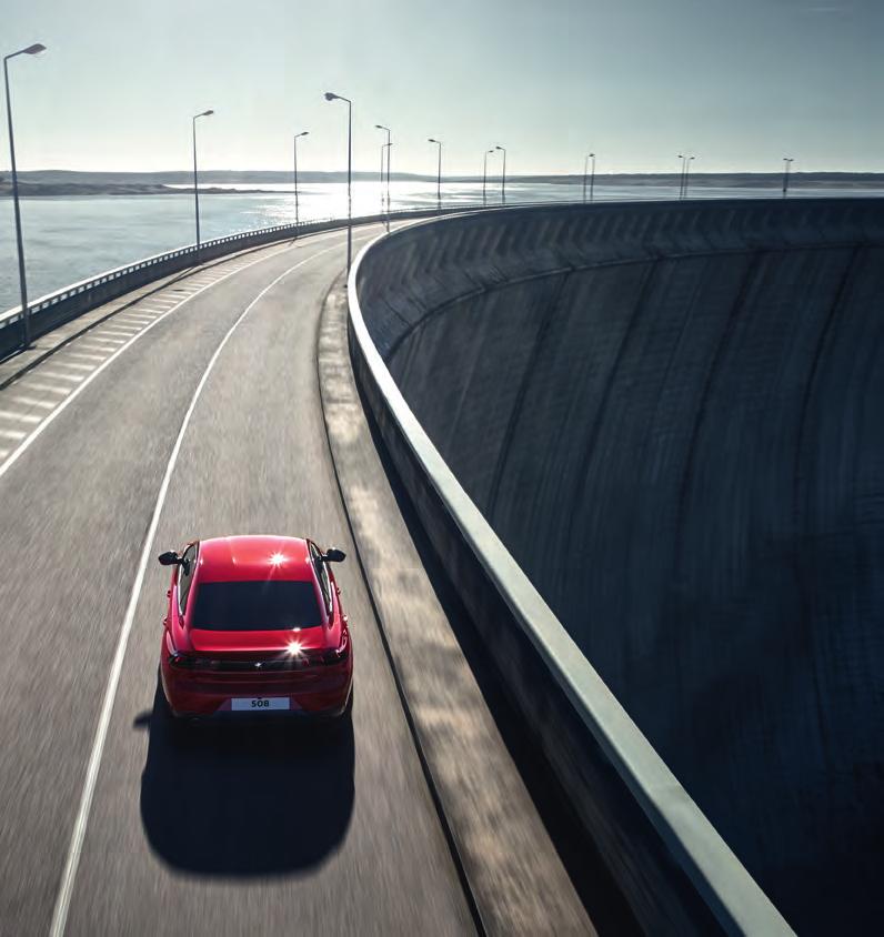 DLOUHODOBÁ INVESTICE Kromě radikálního a odvážného designu byl nový fastback PEUGEOT 508 navržen tak, aby vyhovoval potřebám profesionálů, a to včetně optimalizace celkových provozních nákladů.
