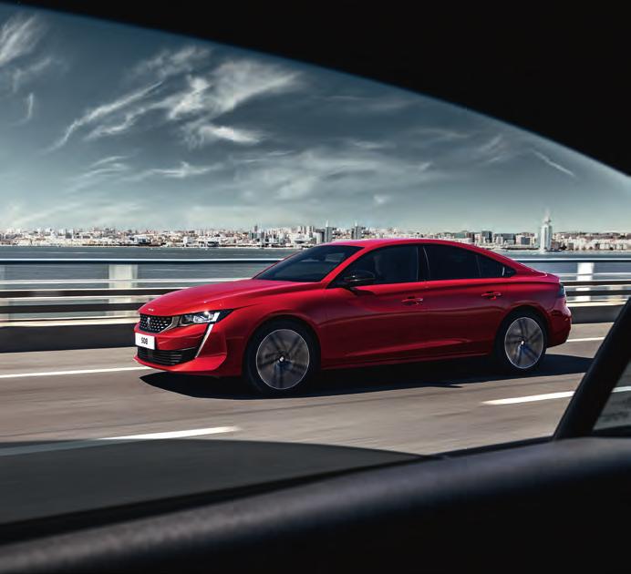NOVÝ PEUGEOT 508 GT DOKONALÉ LINIE RADIKÁLNÍ FASTBACK S nízkou kompaktní karoserií, ostře řezanými liniemi a impozantní dynamickou přídí odhaluje nový PEUGEOT 508 GT svůj ušlechtilý