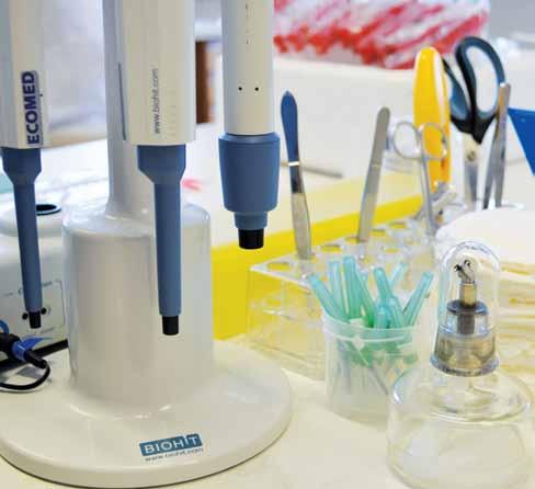 V odbore klinickej biochémie ponúkame kompletnú rutinnú paletu základných vyšetrení zo séra, ktoré zahŕňajú: vyšetrenia minerálov: sodík, draslík, vápnik, horčík, fosfor, vyšetrenie acidobázickej
