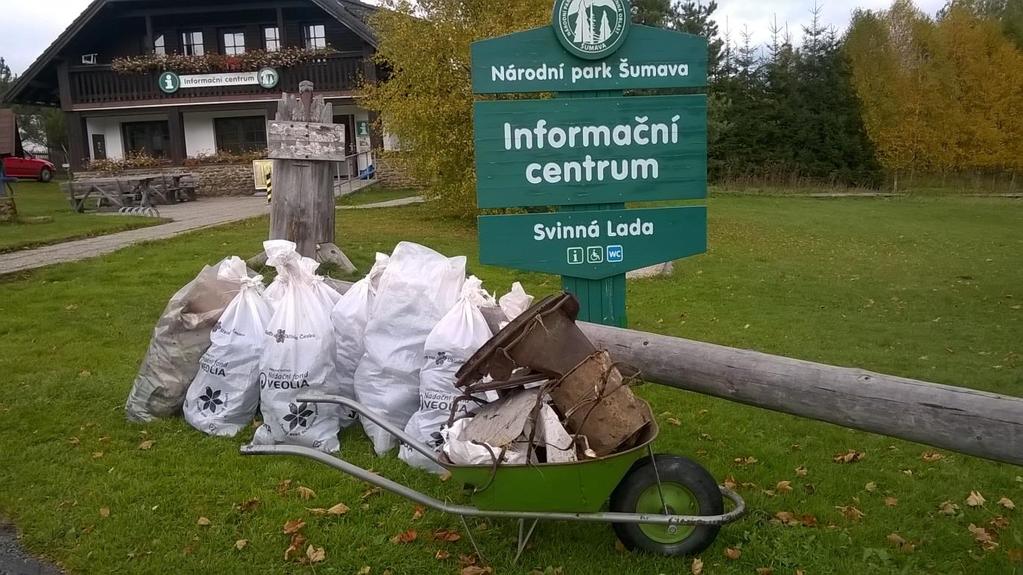 Celkový přehled úklidové akce Ukliďme Česko - Ukliďme Šumavu, rok 2017 termín místo Počet osob / z toho dětí Množství odpadu / z toho tříděný 21. 4.