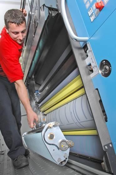CleanTronic umývacie systémy umývacie systémy CleanTronic sú inovované zariadenia pre nové stroje KBA princíp umývania rovnaký pre všetky stroje paralelné umývanie valcov a ofsetových poťahov