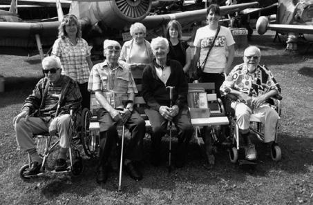 MIG 21, stíhačky Spitfire, práškovací letadlo Čmelák, sochu Stalina, která původně stála v Plzni na