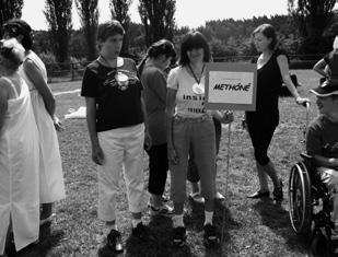 Zahajovací proslov měla paní ředitelka Petříková, soutěže odstartovalo slavnostní zapálení olympijského