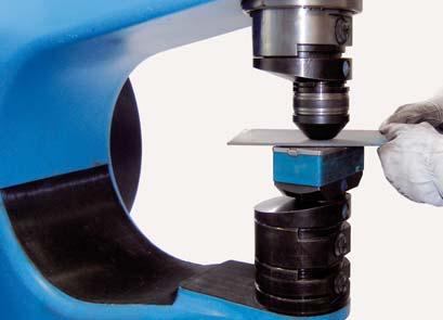 Natahování Flattening FWS 80 T LFS 60 S Pěchování do středu odstraňuje pnutí materiálu a boule na plechu a