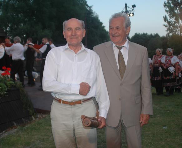 Obidvaja sú čestnými občanmi mesta Detva. Tí, ktorí obidvoch oslávencov roky poznáme, mali sme a máme s nimi možnosť spolupracovať, obdivujeme ich neutíchajúcu činorodosť, energiu a zanietenosť.