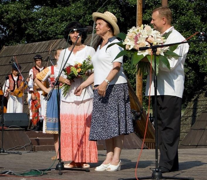Sobota, 7 júla 2018, programový dvojblok od 16.00 18. 20 h Už pravidelne sobota popoludní patrí detským interpretom folklóru, detským folklórnym súborom a malým nadaným jednotlivcom.