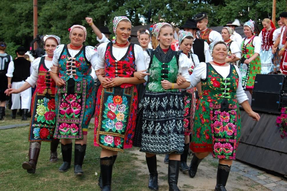 Folklórnych slávností pod Poľanou, ktorá by sa bola v tomto roku dožila 90. narodenín. Na pani Mázorovú spomíname s láskou a úctou.