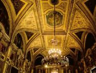 Během pěšího okruhu HISTORICKÝM CENTREM poznáte další významná místa Vídně: nádhernou gotickou katedrálu Dóm sv. Štěpána, Parlament, Korutanskou třídu, Burgtheater, atd.