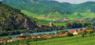 Z paluby výletní lodi budete mít ty nejúchvatnější pohledy na nejkrásnější část WACHAU s terasovitými vinicemi, malebnými vesničkami a hrady, trůnícími vysoko nad Dunajem.