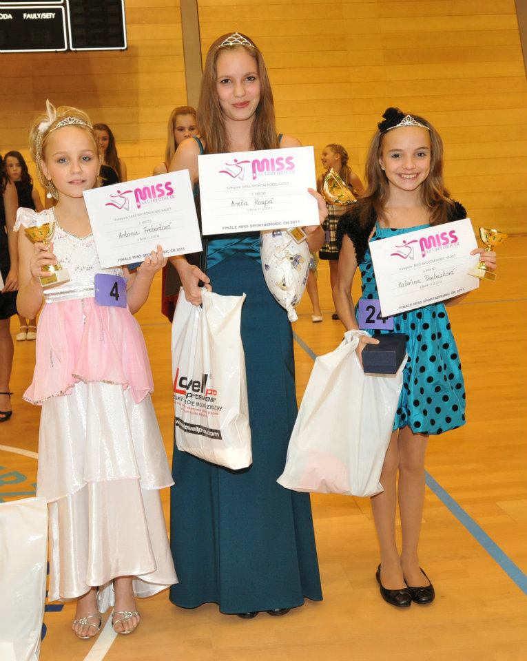 Také Doubravice má svoji MISS Kdo se vám vybaví, když se řekne Dagmar Silvínová, Alžběta Štrkulová, Petra Minářová? Vzpomínáte? Možná ti dříve narození ano.