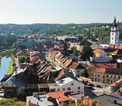 květen 1942, kdy bylo ze starého nádraží deportováno přes sběrnou stanici Třebíč do Terezína a odtud do vyhlazovacích táborů 71 zdejších Židů. Z nich se vrátilo do Velkého Meziříčí jen asi 7 osob.